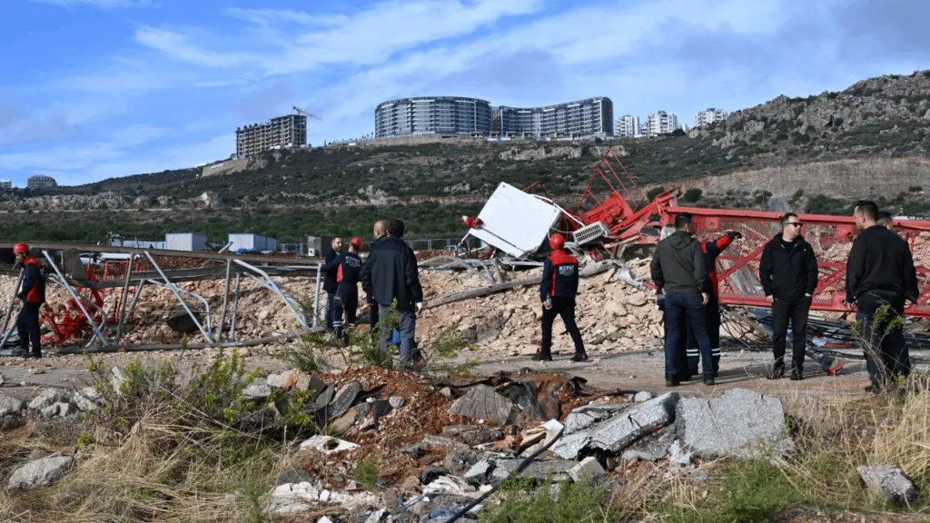 Antalya hortumunda kahreden detay: İşçiler maçı izlerken