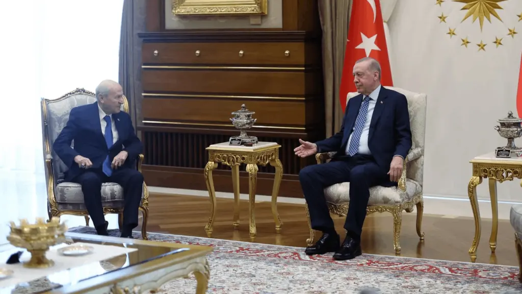 Erdoğan ve Bahçeli, Cumhurbaşkanlığı Sarayı'nda sürpriz görüşme