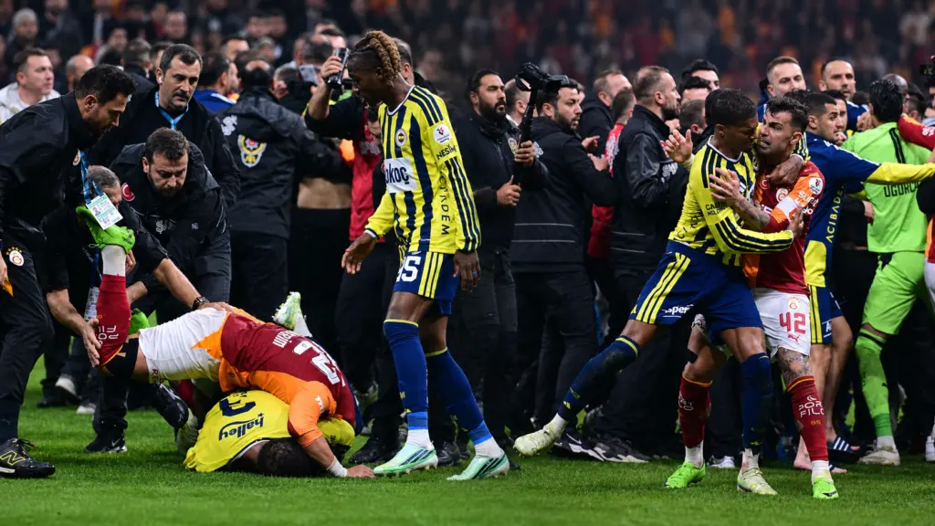 Dev derbide kavga eden Archie Brown ve Abdülkerim Bardakcı’ya tarihi ceza yolda