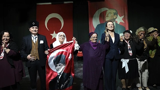Konak'ın çınarlarından Cumhuriyet'in 103. yılı gösterisi