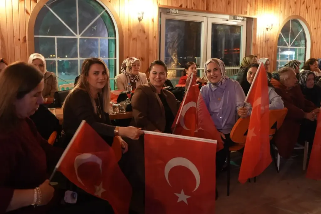 Düzce'de kadınlar 29 Ekim'i Konuralp’te fasıl gecesiyle kutladı