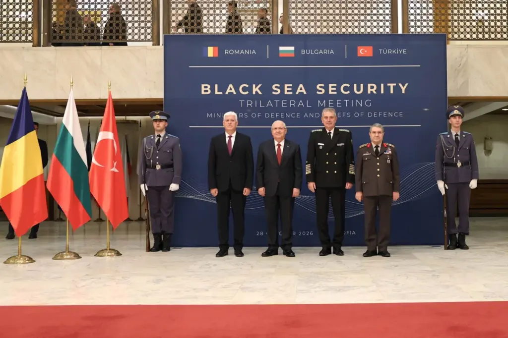 Türkiye, Bulgaristan ve Romanya savunma liderleri Sofya'da buluştu