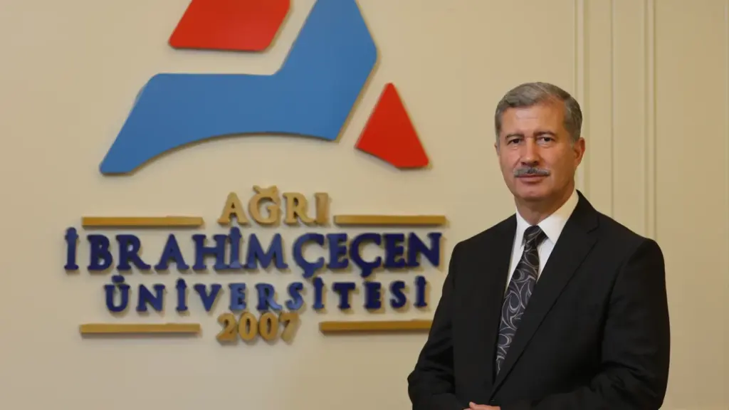 AİÇÜ Rektörü İlhami Gülçin — biyomoleküler kimyada dünya ikincisi