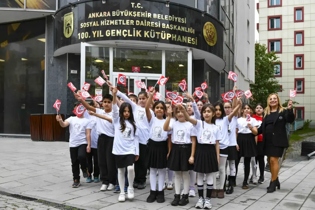 Ankara'da ilkokul öğrencileri Cumhuriyet Bayramı'nı coşkuyla kutladı