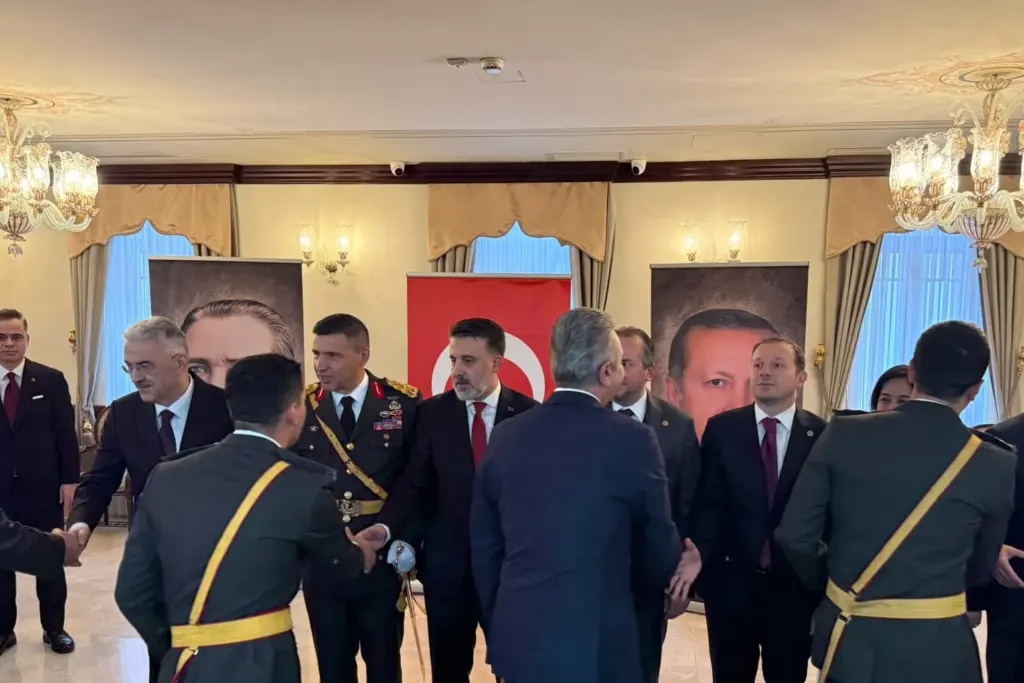 Bursa'da 29 Ekim kutlamalarında valilikte protokol bayramlaştı