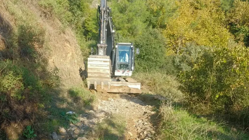 Aydın Efeler'de tarım yolları onarılıyor, ulaşıma açılıyor