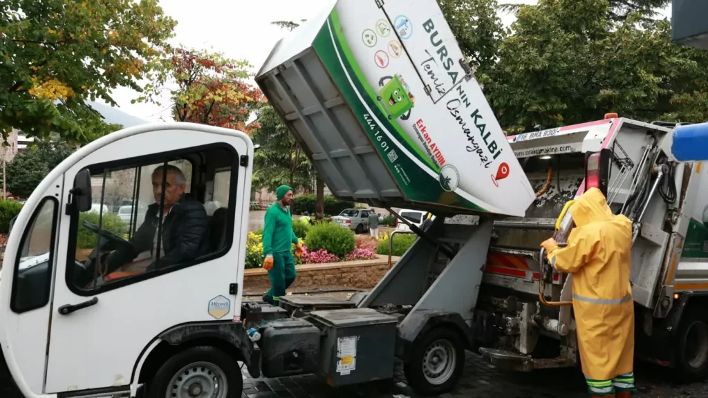 Osmangazi'de günlük 1.100 ton atık toplanıyor, 10 çuval ücretsiz