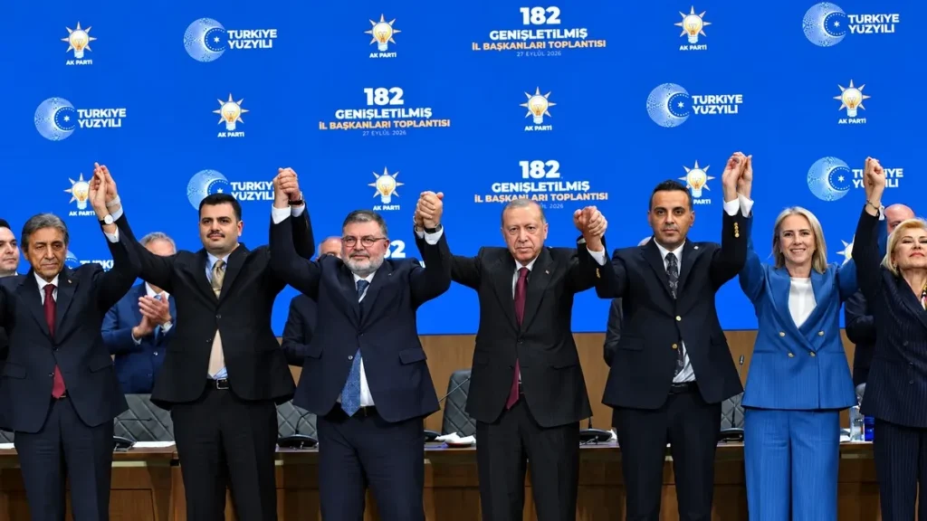 CHP’de istifa dalgası büyüyor: Her 10 belediye başkanından 1’i AK Parti saflarına katıldı