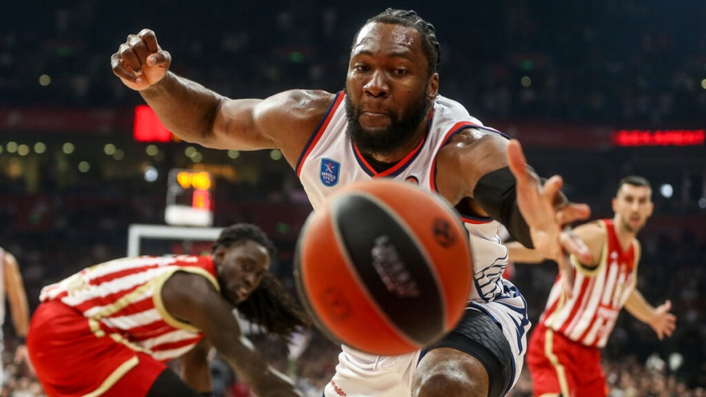 Anadolu Efes, EuroLeague'de deplasmanda Kızılyıldız'a 77-72 yenildi