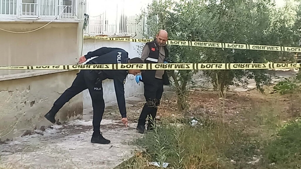 Manisa'da 2'nci kattaki balkon düşmesi: 73 yaşında ağır yaralandı