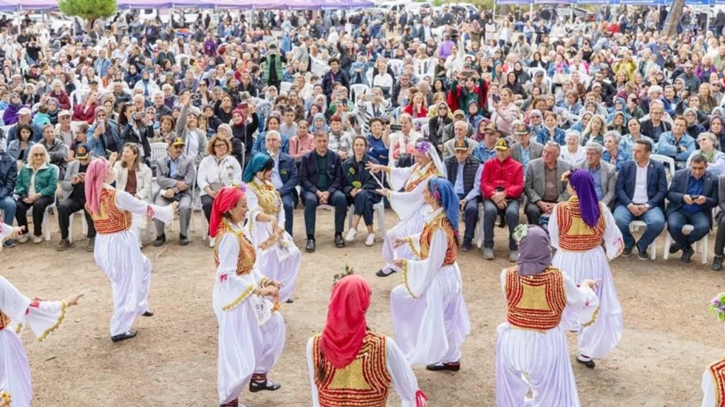 Kozak Yöresel Ürünler Şenliği Bergama'da başladı; tezgahlar doldu