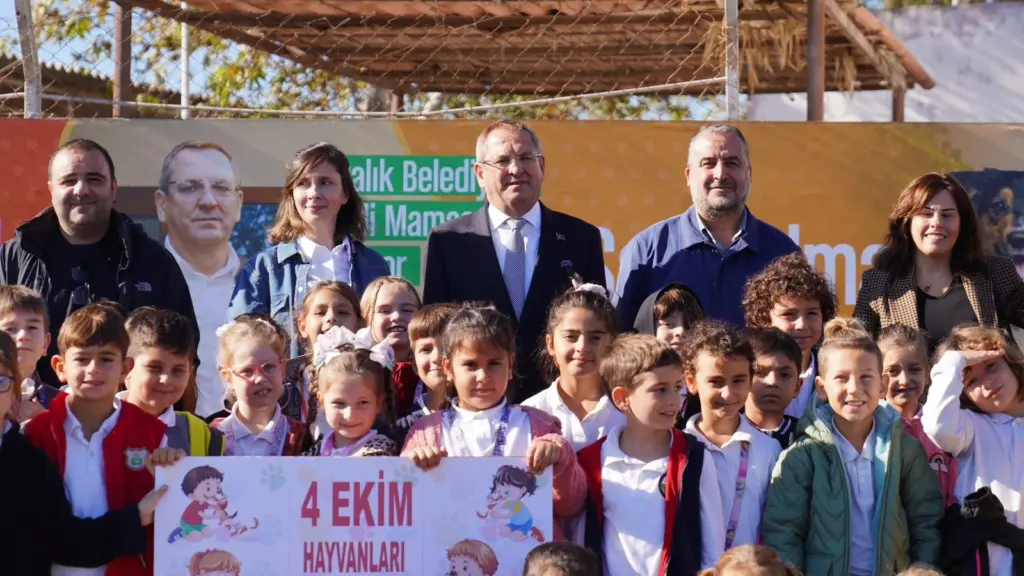Ayvalık’ta Dünya Hayvanları Koruma Günü can dostlarla kutlandı