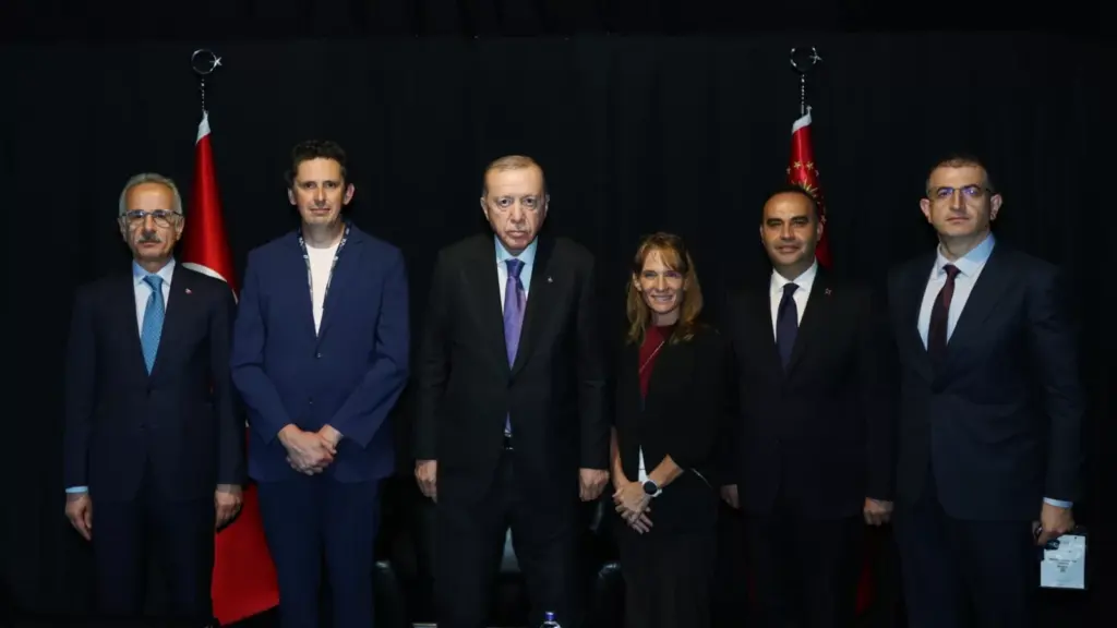 Erdoğan, SpaceX yöneticilerini Antalya'da kabul etti