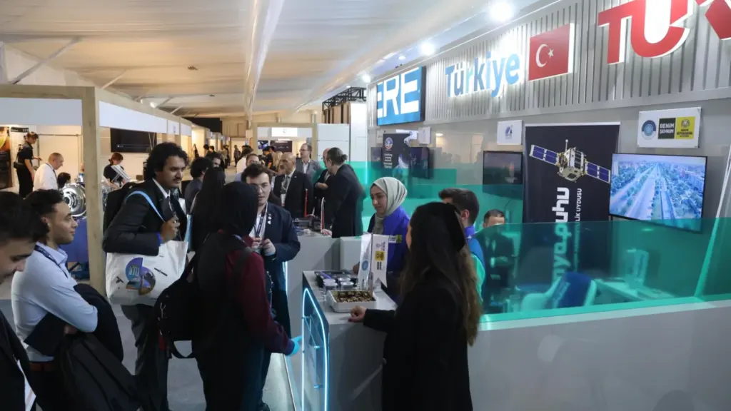 Konya'nın PUHU Küp Uydu Projesi IAC 2026'da tanıtıldı