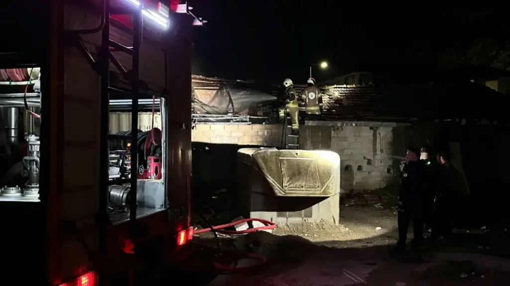 İznik’te depo yangını: Alevler iş yerlerine sıçramadı