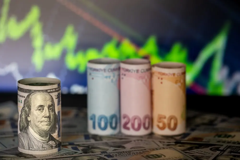 Dolar yeniden rekor tazeledi: Kur tarihi zirveye çıktı