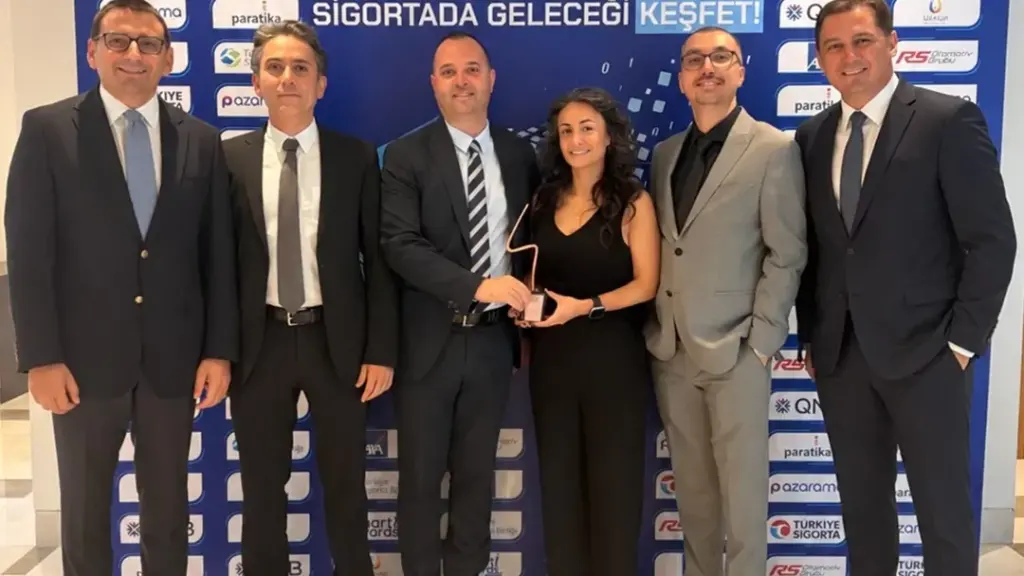 BNP Paribas Cardif'in Gündelik Hastane Teminatı Smart-i Awards'ta ödül