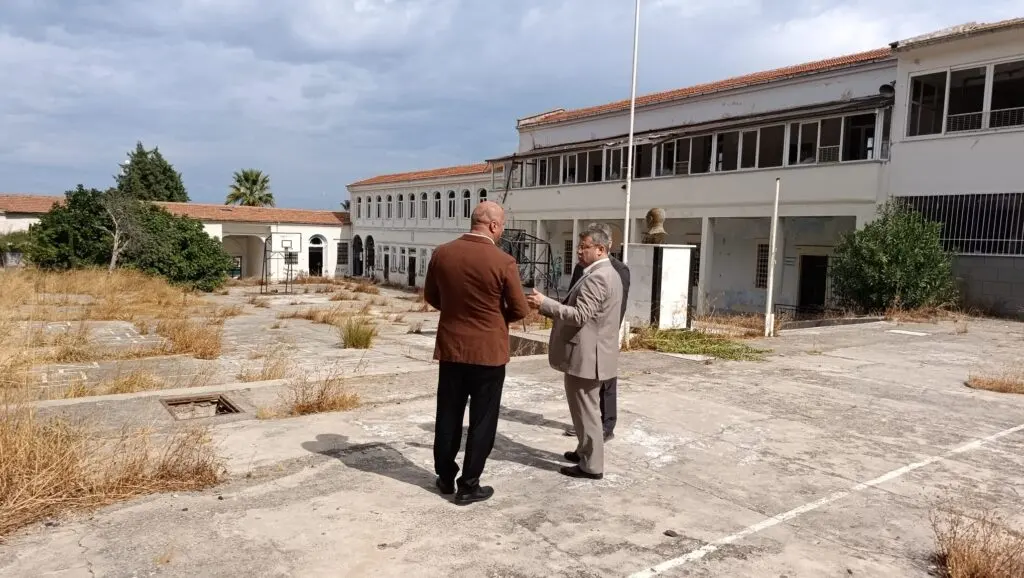 Ayvalık’ta tarihi Sakarya Ortaokulu için restorasyon incelemesi yapıldı