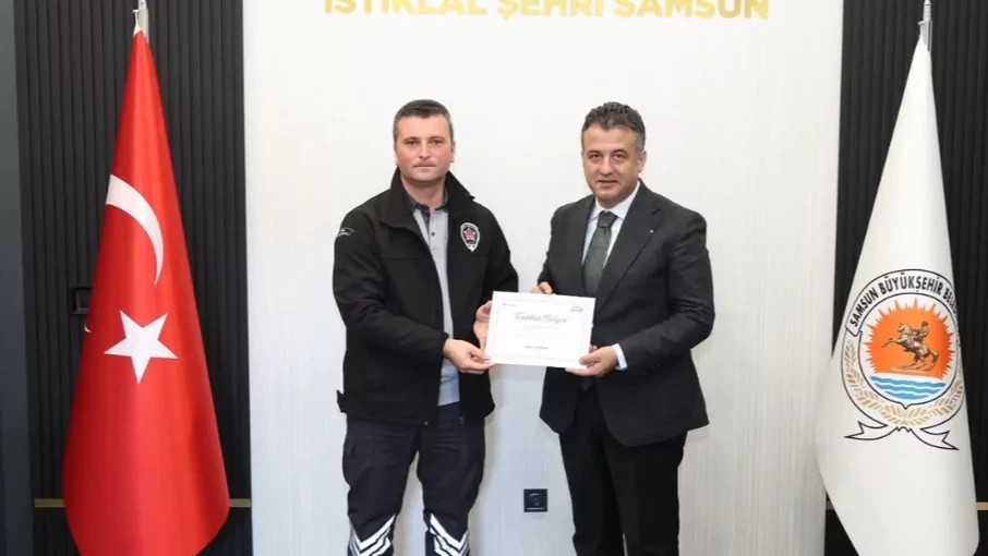 Samsun'da güvenlik görevlisi çocuğu kurtardı, başkandan teşekkür