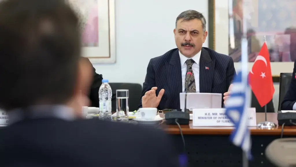 Yunanistan'a iade çağrısı: Kırmızı bültenliler teslim edilmeli