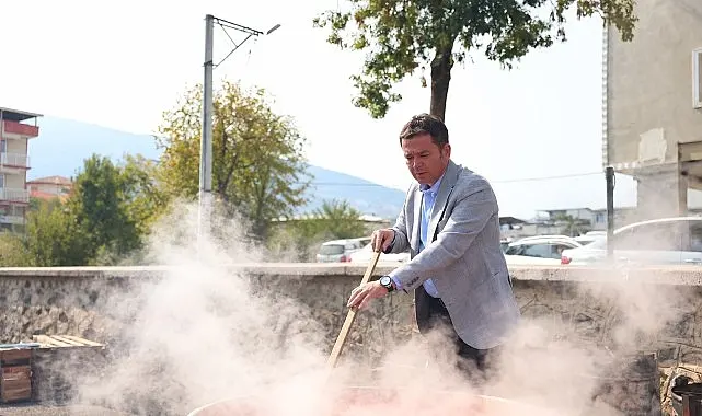 Osmangazi'de imeceyle 30 ton domatesle salça üretildi